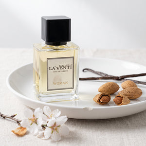 Parfum La'Venti cu note de migdale, vanilie si lemn de santal
