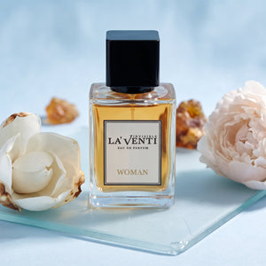 Parfum La'Venti cu note de magnolie, bujor si rasina de ambra