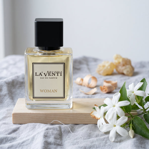 Parfum La'Venti cu note de iasomie, lemn de cedru si rasina de ambra