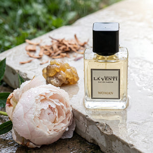 Parfum La'Venti cu note de bujor, labdanum si lemn de cedru