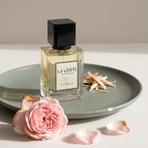 Parfum La'Venti cu note de trandafir si lemn de santal