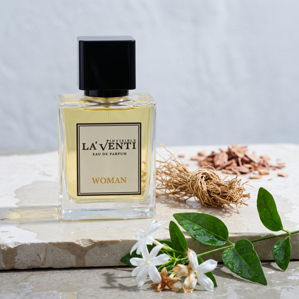 Parfum La'Venti cu note de iasomie, vetiver si lemn de cedru