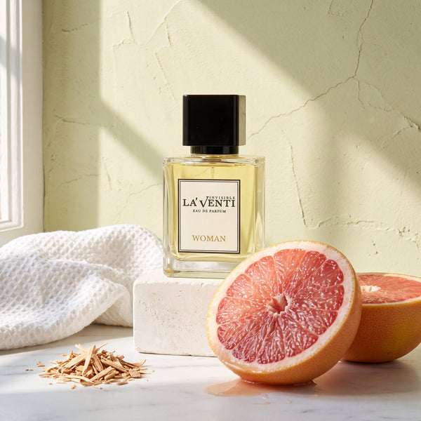 Parfum La'Venti cu note de grepfrut si lemn de santal