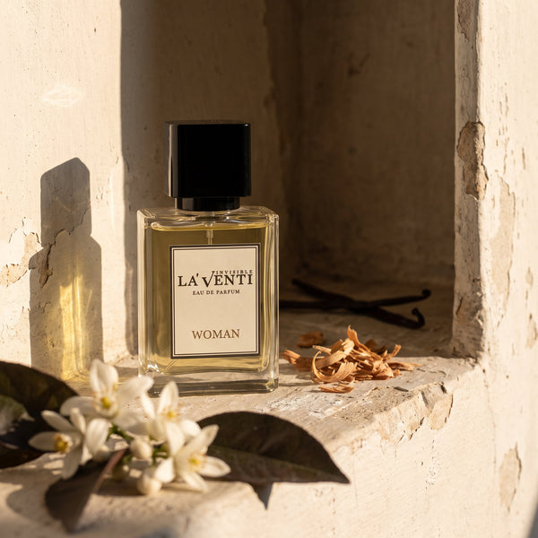 Parfum La'Venti cu note de floare de portocal, lemn de cedru si vanilie