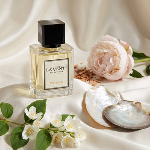 Parfum La'Venti cu note de iasomie, bujor si lemn de santal