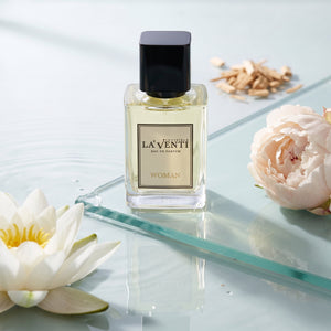 Parfum La'Venti cu note de nufar, bujor si lemn de santal