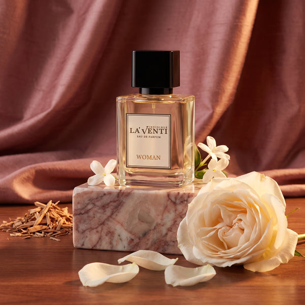 Parfum La'Venti cu note de trandafir, iasomie si lemn de santal