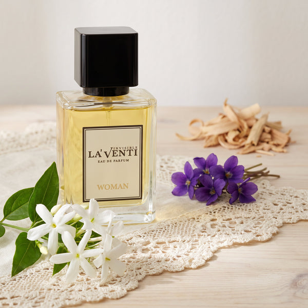 Parfum La'Venti cu note de iasomie, violete si lemn de santal