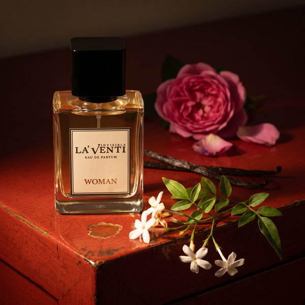 Parfum La'Venti cu note de iasomie, trandafir si vanilie