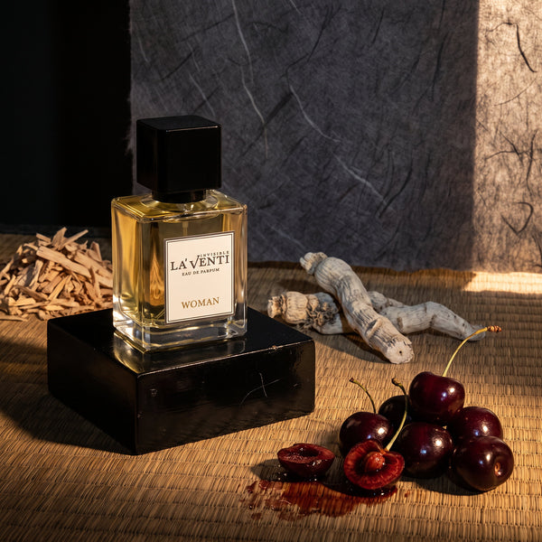 Parfum La'Venti cu note de visina, radacina de iris si lemn de santal