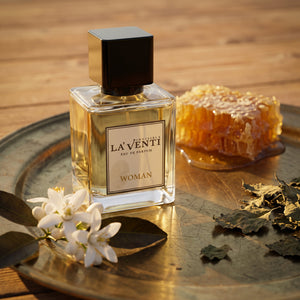 Parfum La'Venti cu note de floare de portocal, patchouli si miere