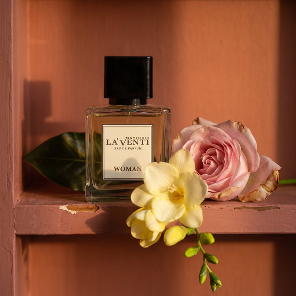 Parfum La'Venti cu note de frezie, trandafir de gradina si magnolie