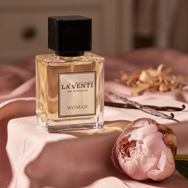 Parfum La'Venti cu note de bujor, vanilie si lemn de santal