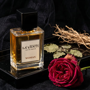 Parfum La'Venti cu note de trandafir, patchouli si radacina de vetiver