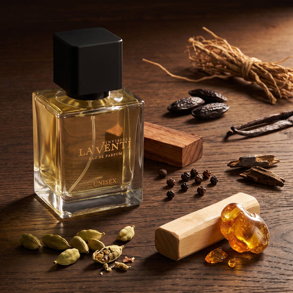 Parfum La'Venti cu note de cardamom, lemn de oud si vanilie