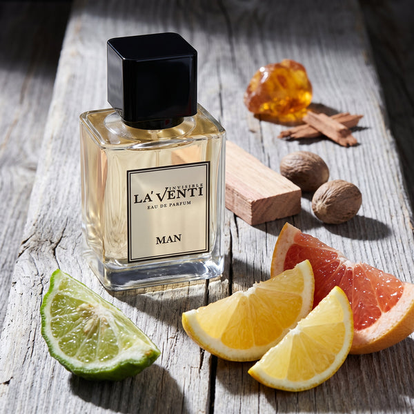 Parfum La'Venti cu note de bergamota, nucsoara si lemn plutitor