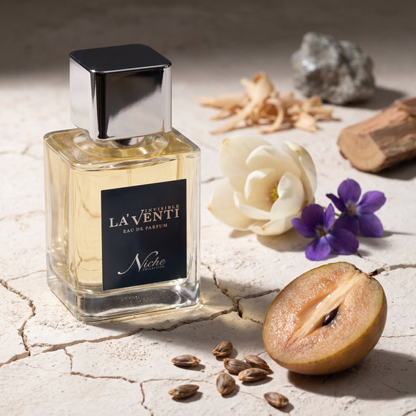 Parfum La'Venti cu note de magnolie, violete si lemn de cedru