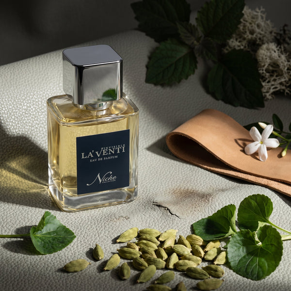 Parfum La'Venti cu note de cardamom, frunza de violete si piele